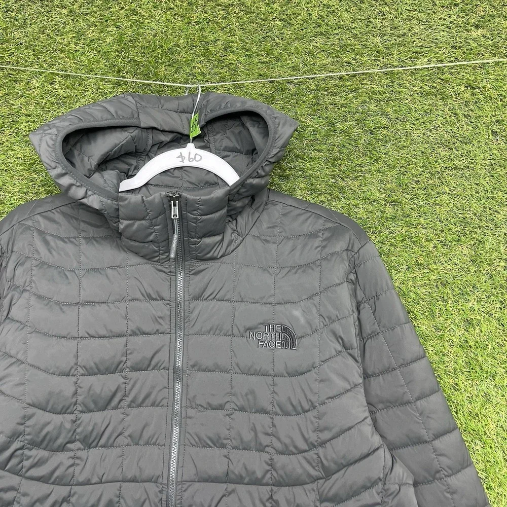 The North Face Thermoball Jacket Mens Medium Gray Outdoor Hiking Zip Up NWT